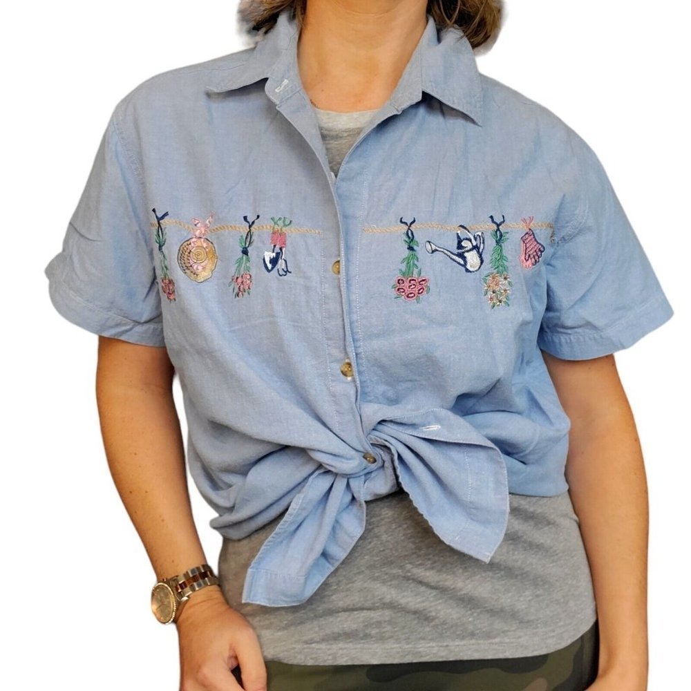 90s M L Chambray Blue‎ Cottage Core Button Up Shirt Gardener Flowers Embroidered